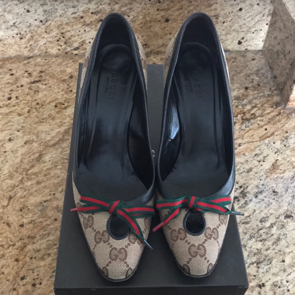 Gucci (Beige Ebony) Pumps